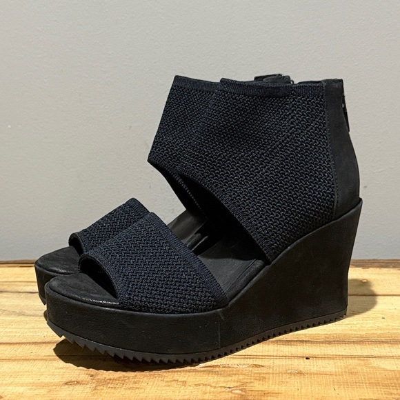 EILEEN FISHER Shoes - *NEW* EILEEN FISHER WOMEN'S LETO WEDGE SANDAL, BLACK, 5.5 B101